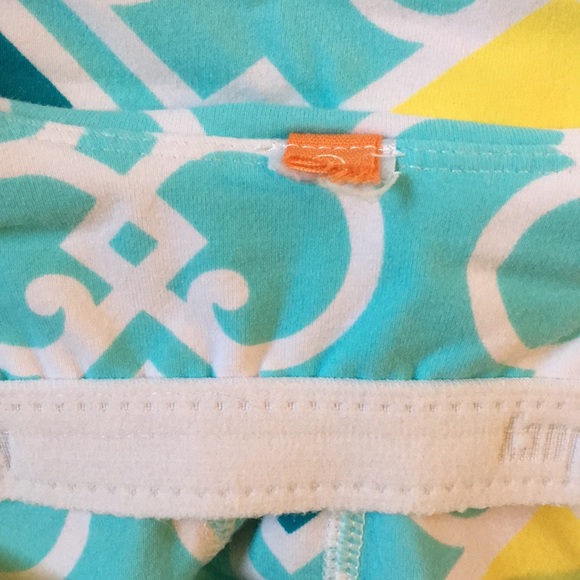 Lucy Criss-Cross Strap Workout Tank - Size M - Picture 4 of 7